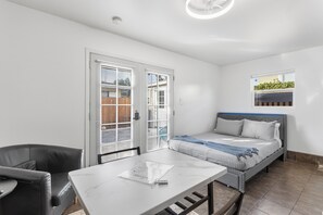Iron/ironing board, free WiFi, bed sheets