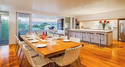 Bayview on Lorna: Beach & Town at Your Doorstep