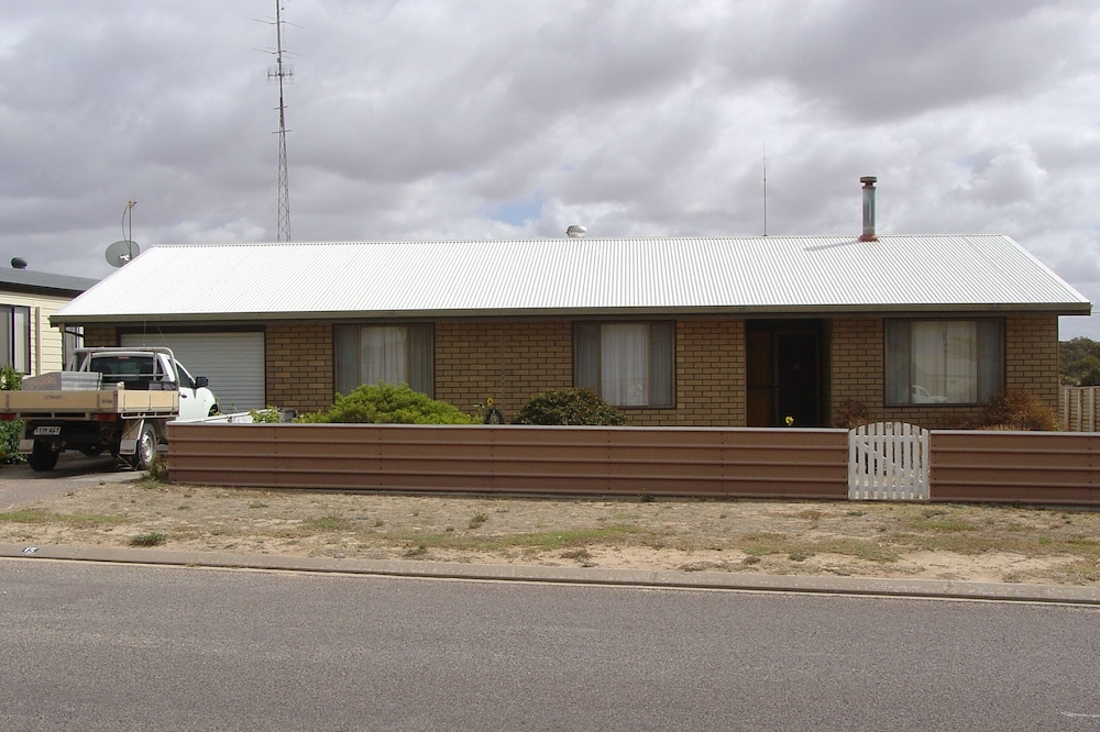 Arno Bay Vacation Home