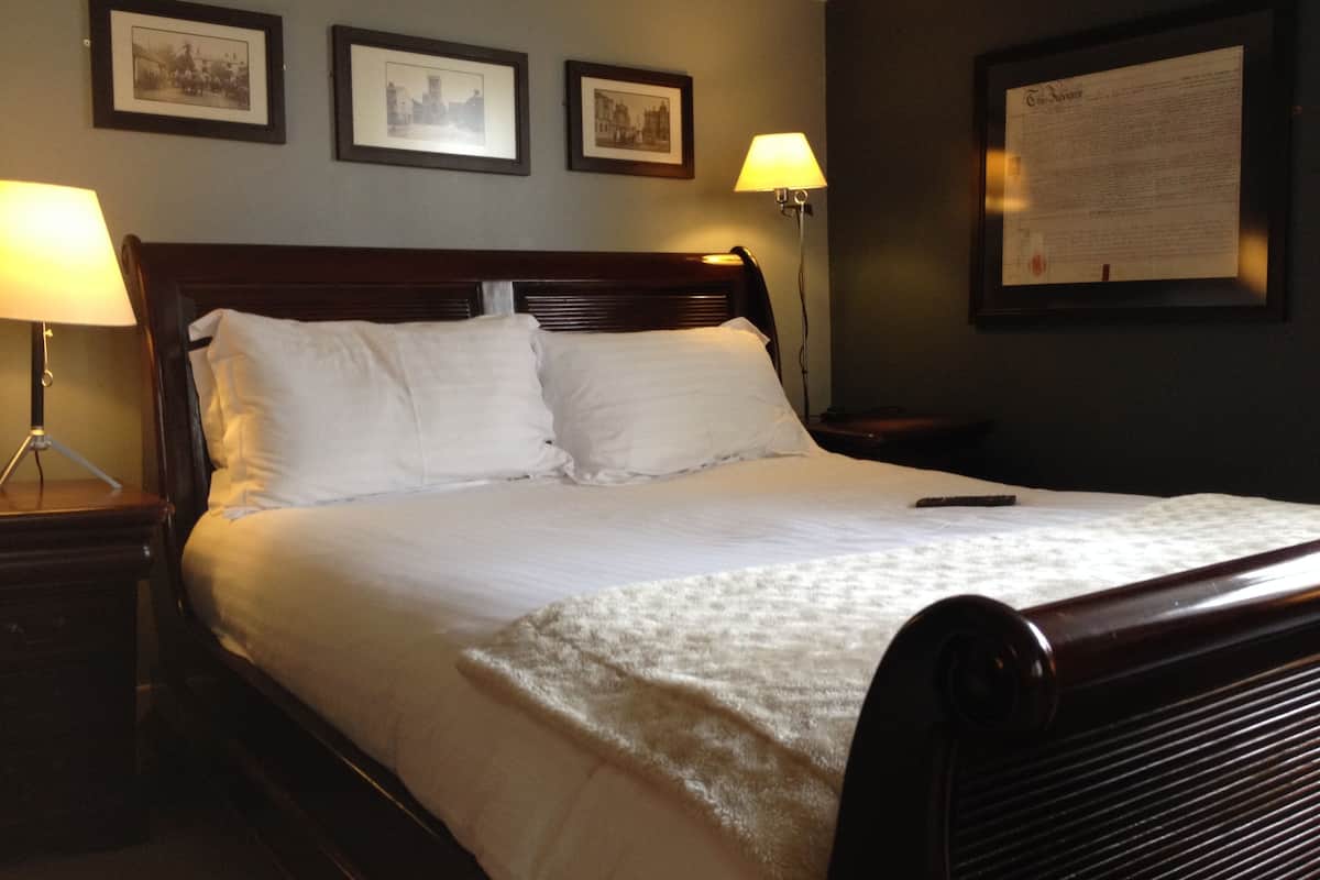 Quarto superior, 1 cama King, para não fumantes | Roupas de cama de algodão egípcio, roupas de cama premium, escrivaninha