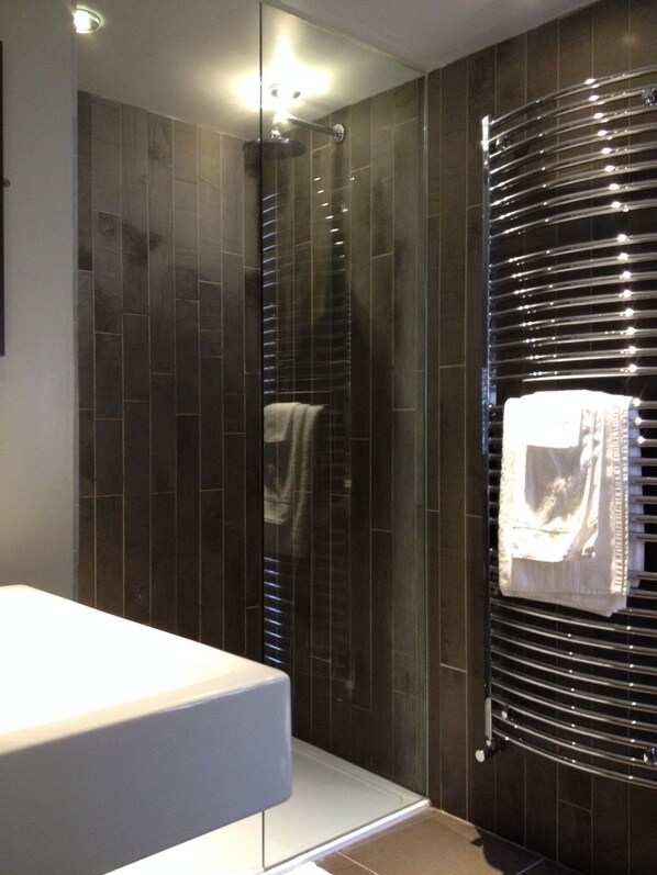 Premium Room, 1 King Bed, Non Smoking | Bathroom | Shower, rainfall showerhead, free toiletries, hair dryer