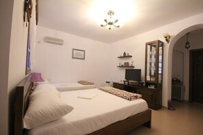 2 bedrooms, desk, soundproofing, iron/ironing board - Guesthouse Altin (Berat)