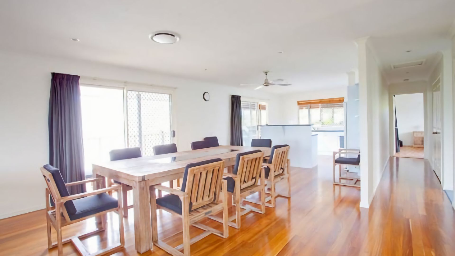 29 Cypress Avenue - Rainbow Beach. Close to the beach with a pool — image 12