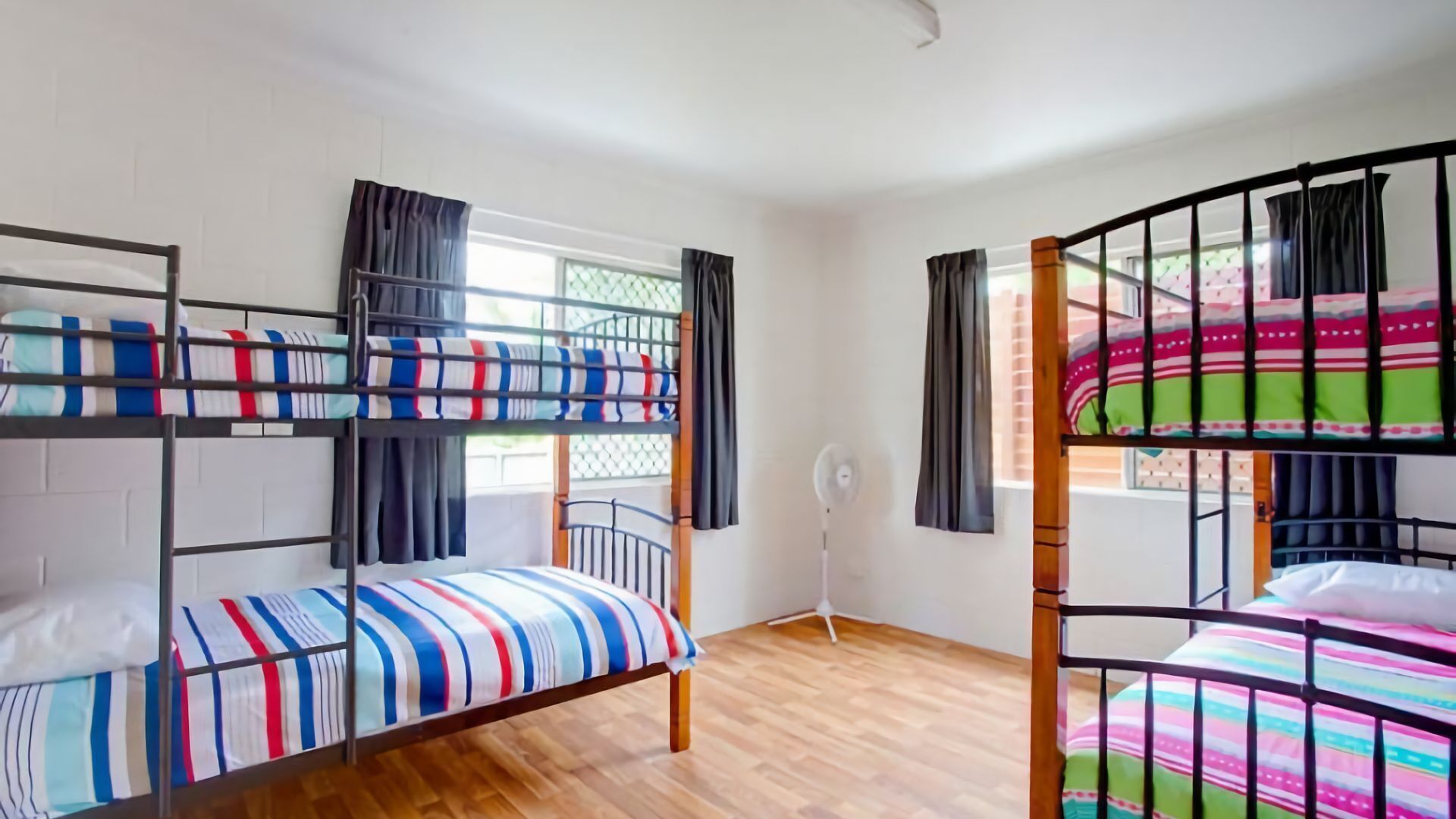 29 Cypress Avenue - Rainbow Beach. Close to the beach with a pool — image 20