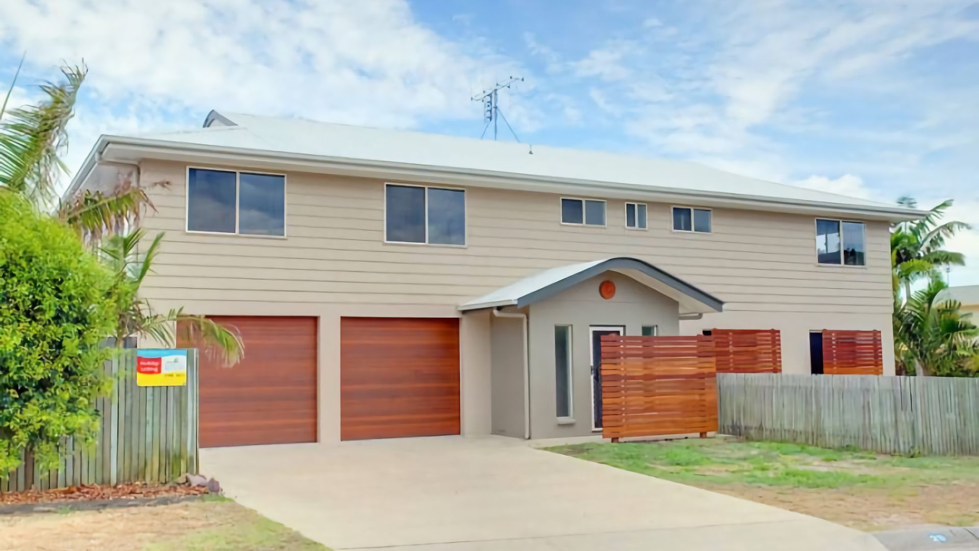 29 Cypress Avenue - Rainbow Beach. Close to the beach with a pool — image 24