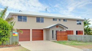 Exterior - 29 Cypress Avenue - Rainbow Beach. Close to the beach with a pool (RAINBOW BEACH)