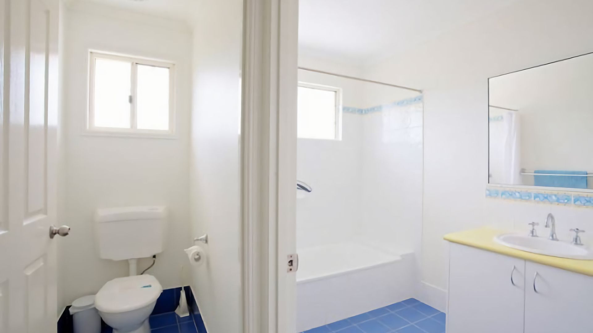 29 Cypress Avenue - Rainbow Beach. Close to the beach with a pool — image 17