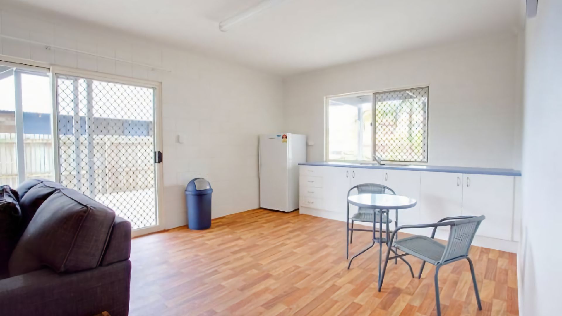 29 Cypress Avenue - Rainbow Beach. Close to the beach with a pool — image 15