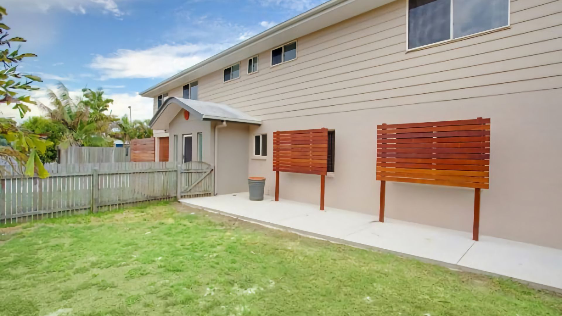 29 Cypress Avenue - Rainbow Beach. Close to the beach with a pool — image 2