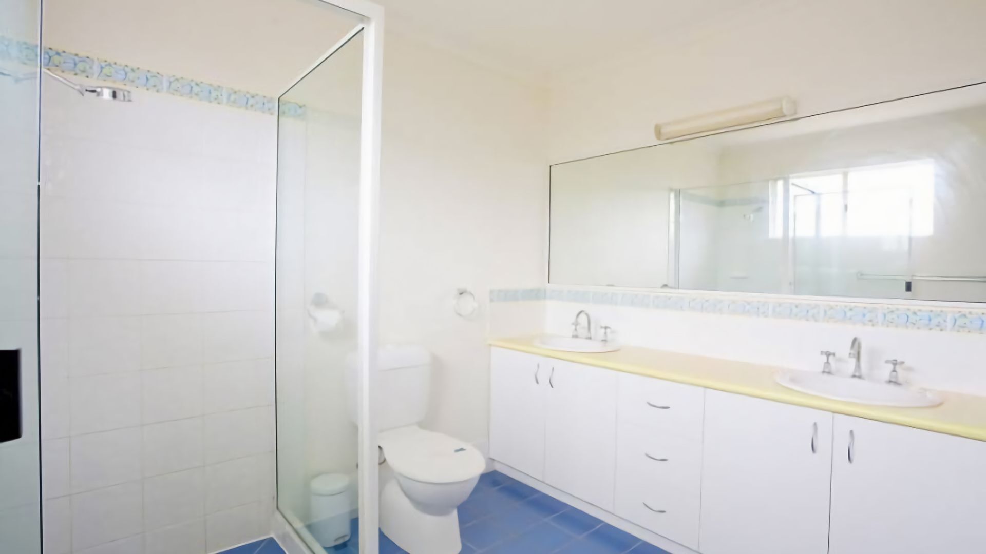 29 Cypress Avenue - Rainbow Beach. Close to the beach with a pool — image 19