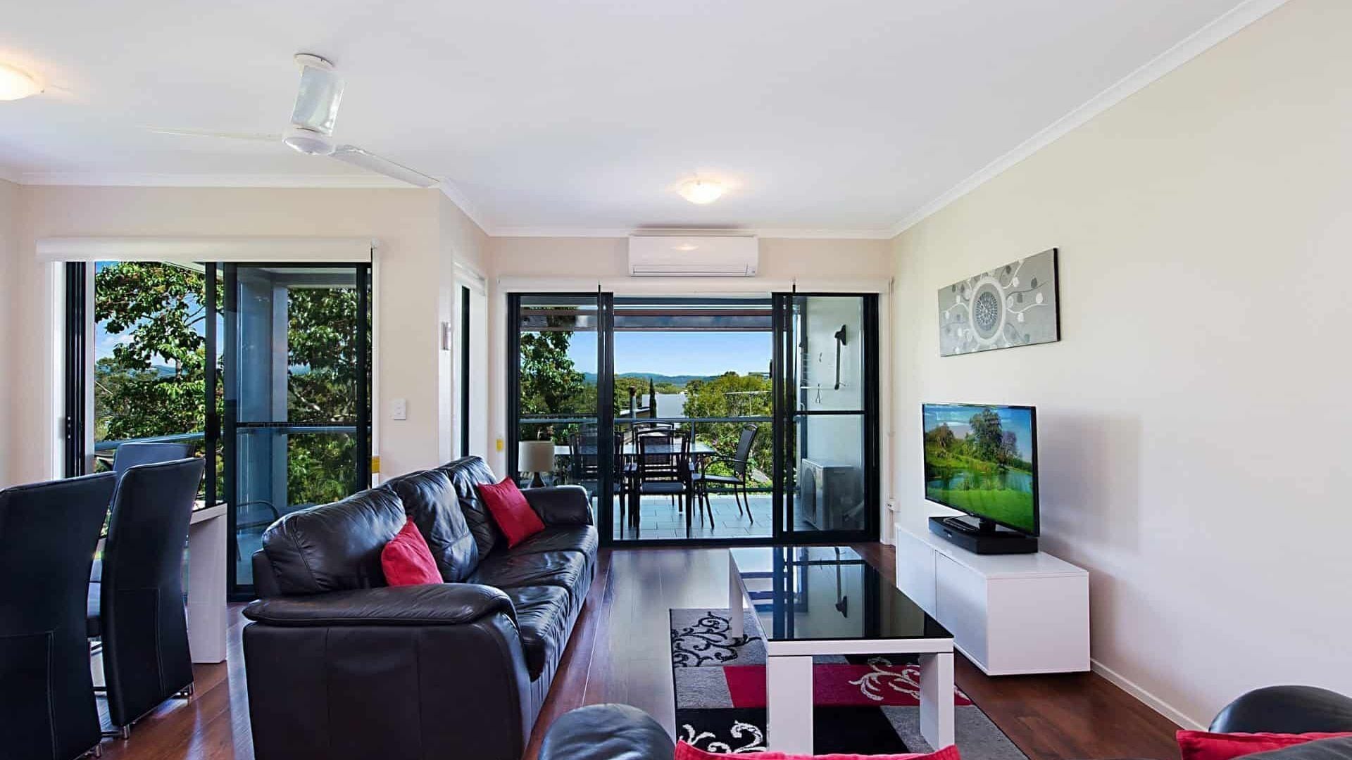 Cool Breaks 5 - Haven in the Tree Tops and Pet Friendly on Request