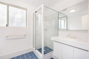 Hair dryer, towels, toilet paper - The Nest Tranquil Bush Retreat near Dunsborough (Yallingup)
