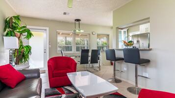 Älytelevisio, kirjoja, stereot