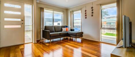 テレビ、DVD プレーヤー、書庫、ビデオライブラリ