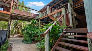 Property grounds - Gecko's Rest - Rainbow Shores. Executive Beach House - Pet Friendly Too! Wi-fi. Pool (Rainbow Beach)