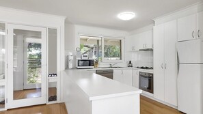 Fridge, microwave, dishwasher, toaster - Beach Side - Free WIFI, Pet Friendly (FENCED) & Walk To The Beach (Aireys Inlet)