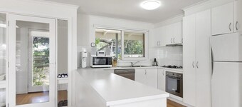 Beach Side - Free WIFI, Pet Friendly (FENCED) & Walk To The Beach