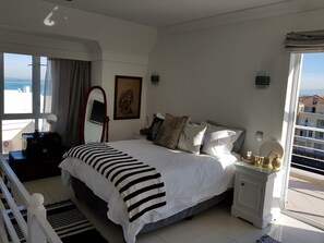 1 bedroom, free WiFi, bed sheets - Seaside Apartment in Gordon's Bay (Gordon's Bay)