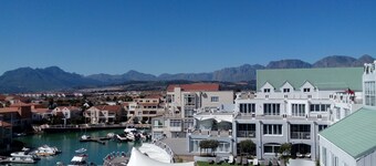 Seaside Apartment in Gordon's Bay