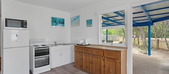 The Shack - Rainbow Beach. The Ultimate Beach Shack. Pets Welcome. Fenced yard.