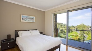 5 chambres, fer et planche à repasser, Wi-Fi, draps fournis