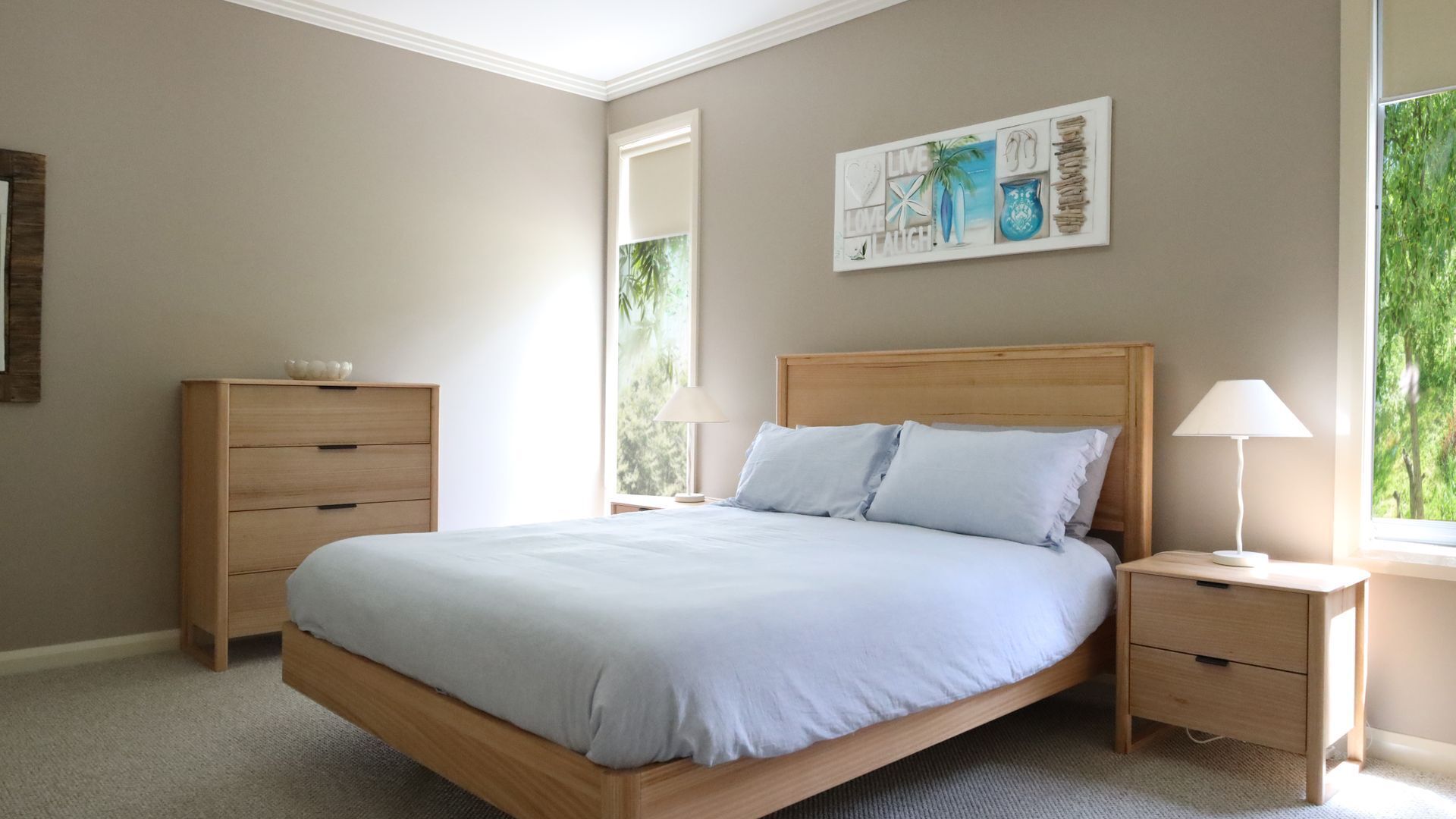 5 bedrooms, iron/ironing board, Internet, bed sheets