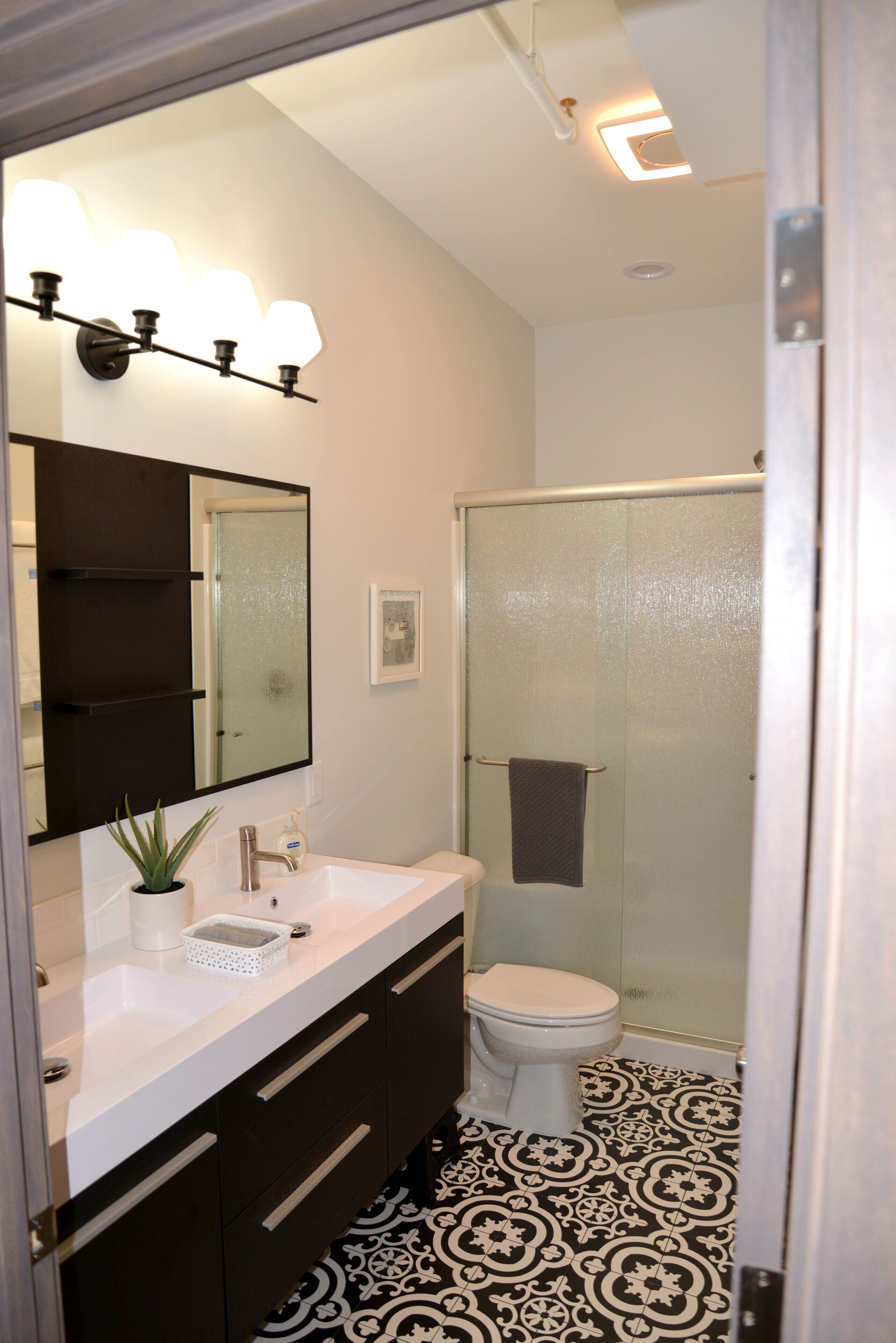 Bathroom 4 - Double sink