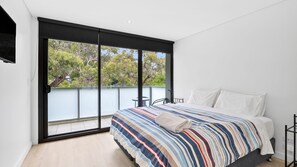 3 bedrooms, Internet, bed sheets - Lorne Chalet Apartment 40 (Lorne)
