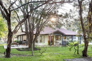 Exterior - Bay Cottage—Seaside Serenity Close to Town (Dunsborough)