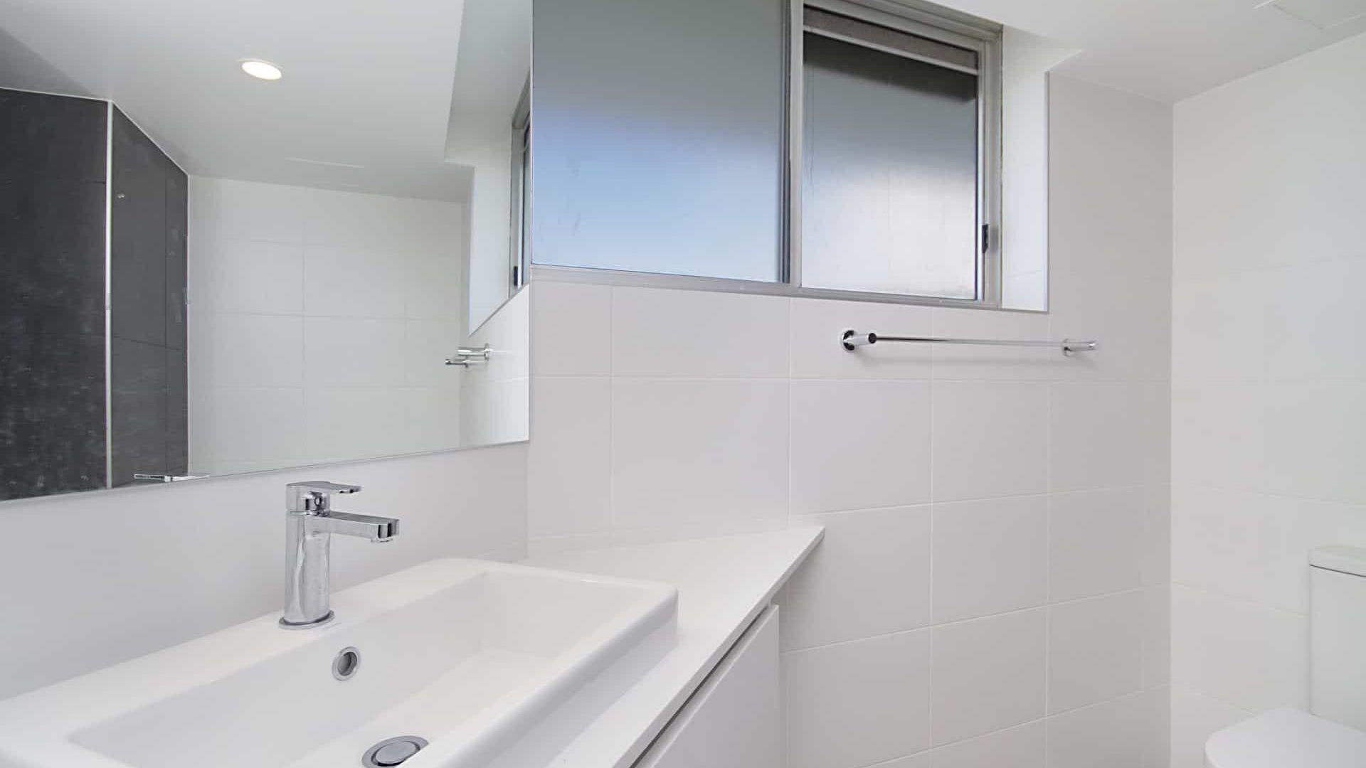 Ocean Plaza 1577 - Coolangatta Beachfront! — image 8