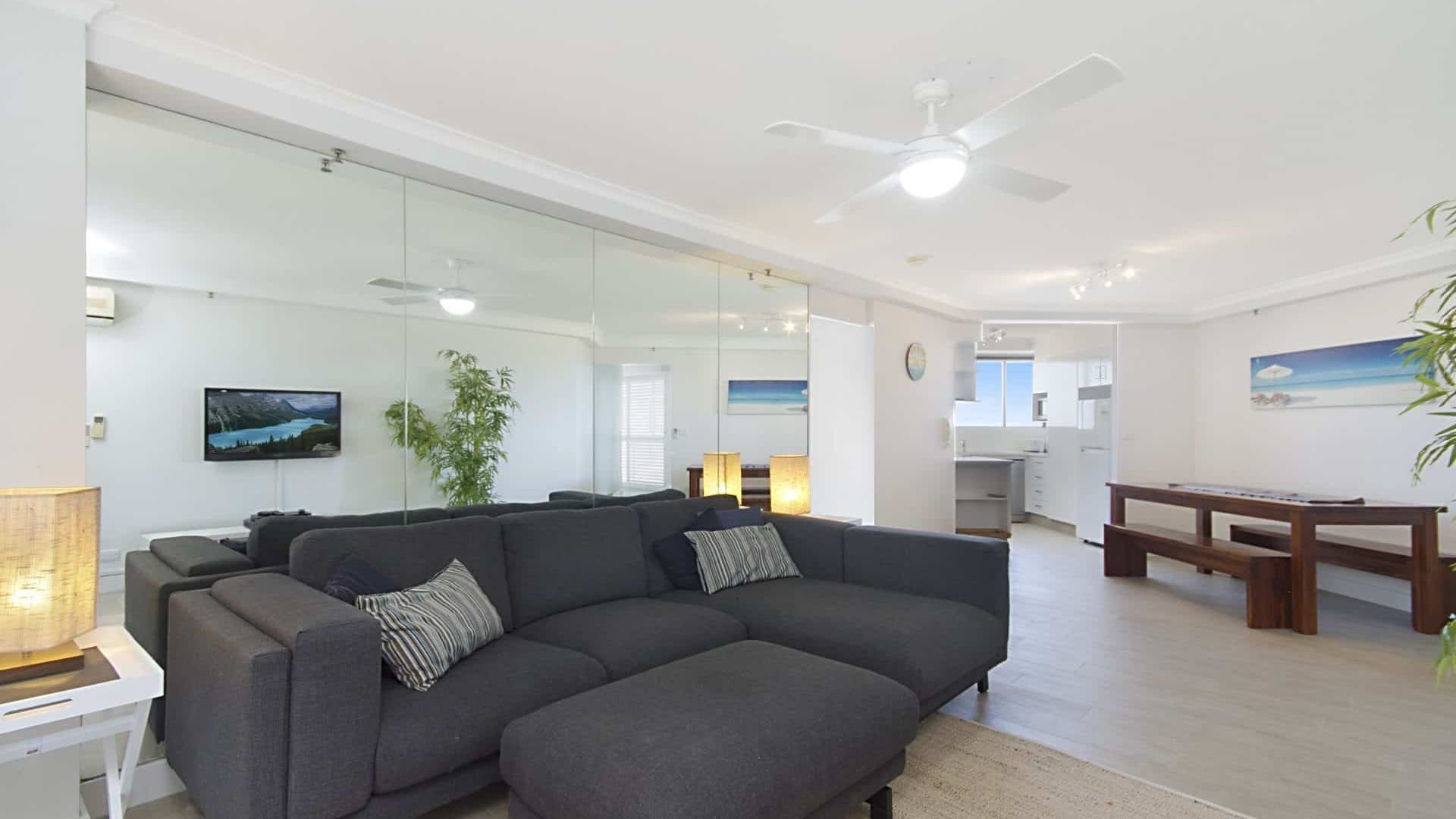 Ocean Plaza 1577 - Coolangatta Beachfront! — image 5