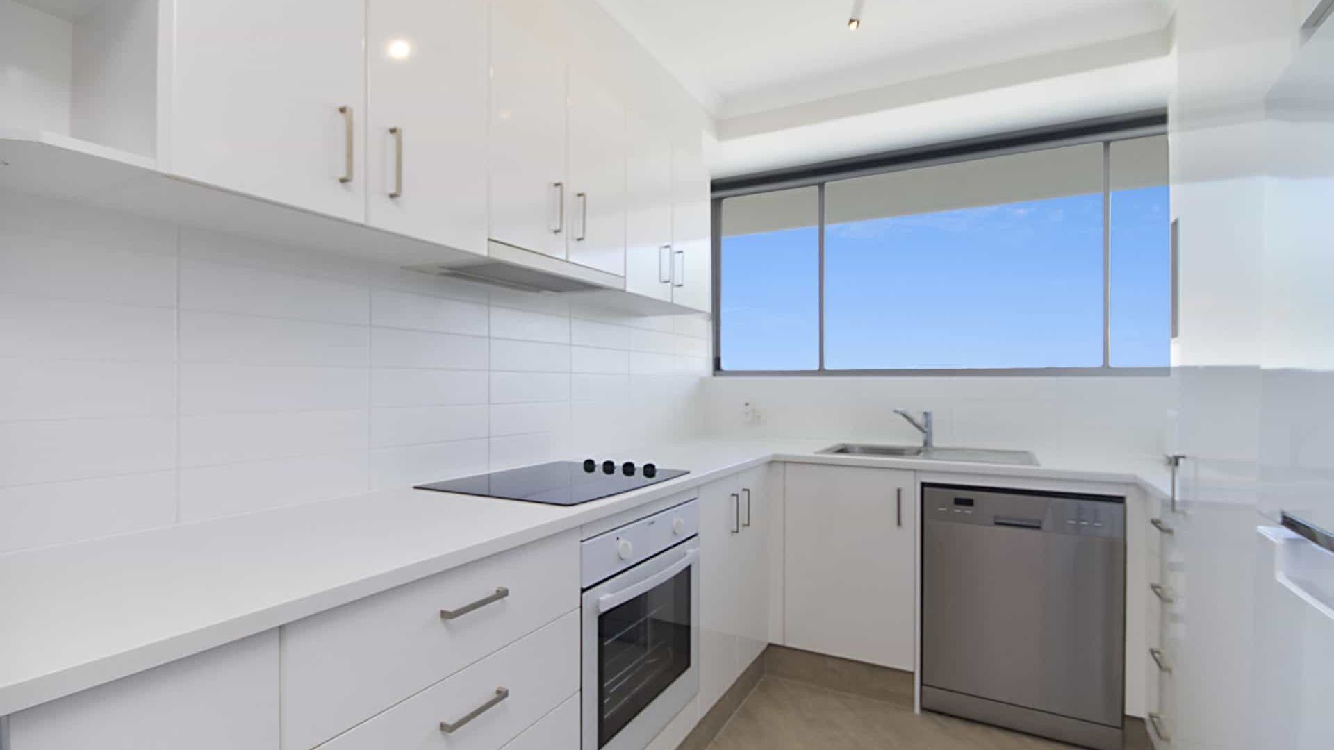 Ocean Plaza 1577 - Coolangatta Beachfront! — image 6