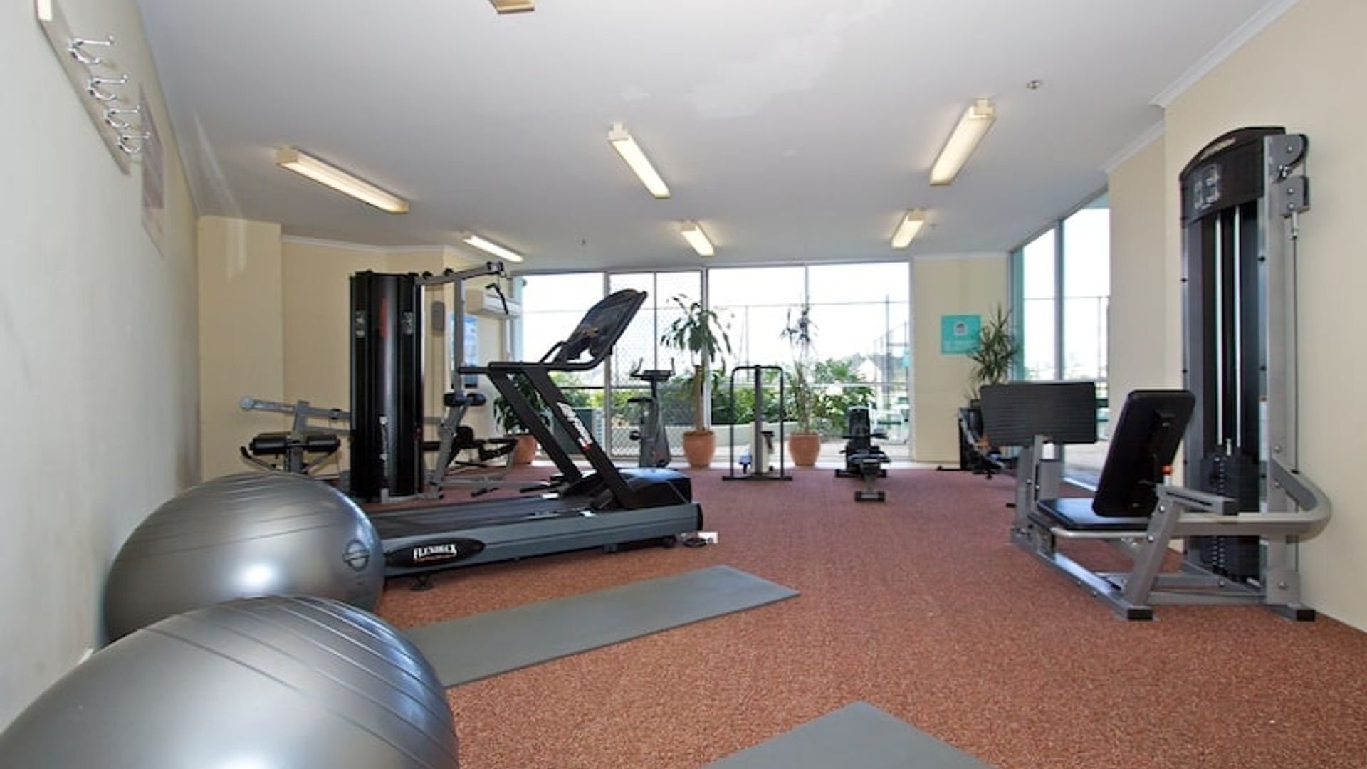 Ocean Plaza 1577 - Coolangatta Beachfront! — image 13