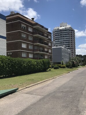 Exterior - Excelente ubicación, luminoso y cómodo (Punta del Este)