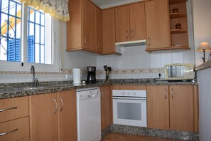 Réfrigérateur, micro-ondes, four, lave-vaisselle