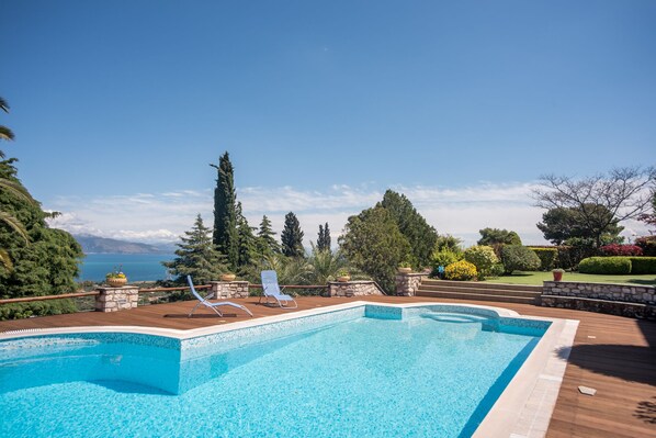 Alberca al aire libre 