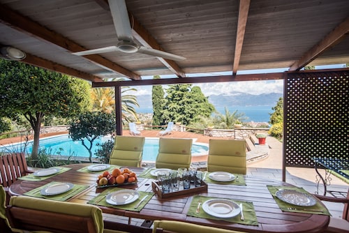 Villa Primavera with pool and sea view / 8 pax