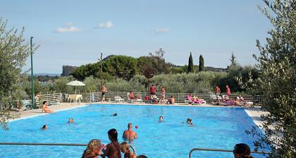 Two-room villa sleeps 4 direct to lake with pool and tennis