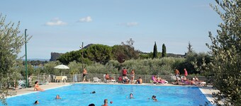 Two-room villa sleeps 4 direct to lake with pool and tennis
