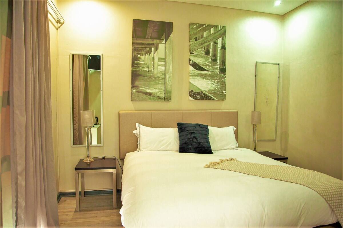 Premium bedding, minibar, desk, laptop workspace