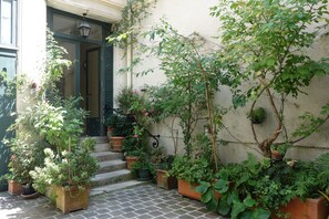 Exterior detail - Paris-sur-seine-chez-caroline (Paris)