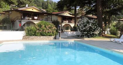 Three-room villa direct to the beach, 6 beds garden pool