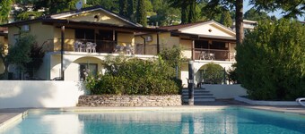 Three-room villa direct to the beach, 6 beds garden pool 