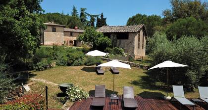 Borgo dei Fondi – Tuscan Oasis with Pool, Just Minutes from Siena