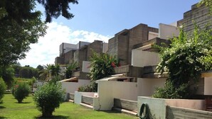 A modern residential complex with multiple buildings, green lawns, and small trees. - 2 Bedrooms, Beach at 300m, Parking (Albufeira)
