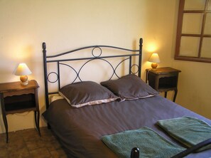 3 slaapkamers, een strijkplank/strijkijzer, wifi, beddengoed