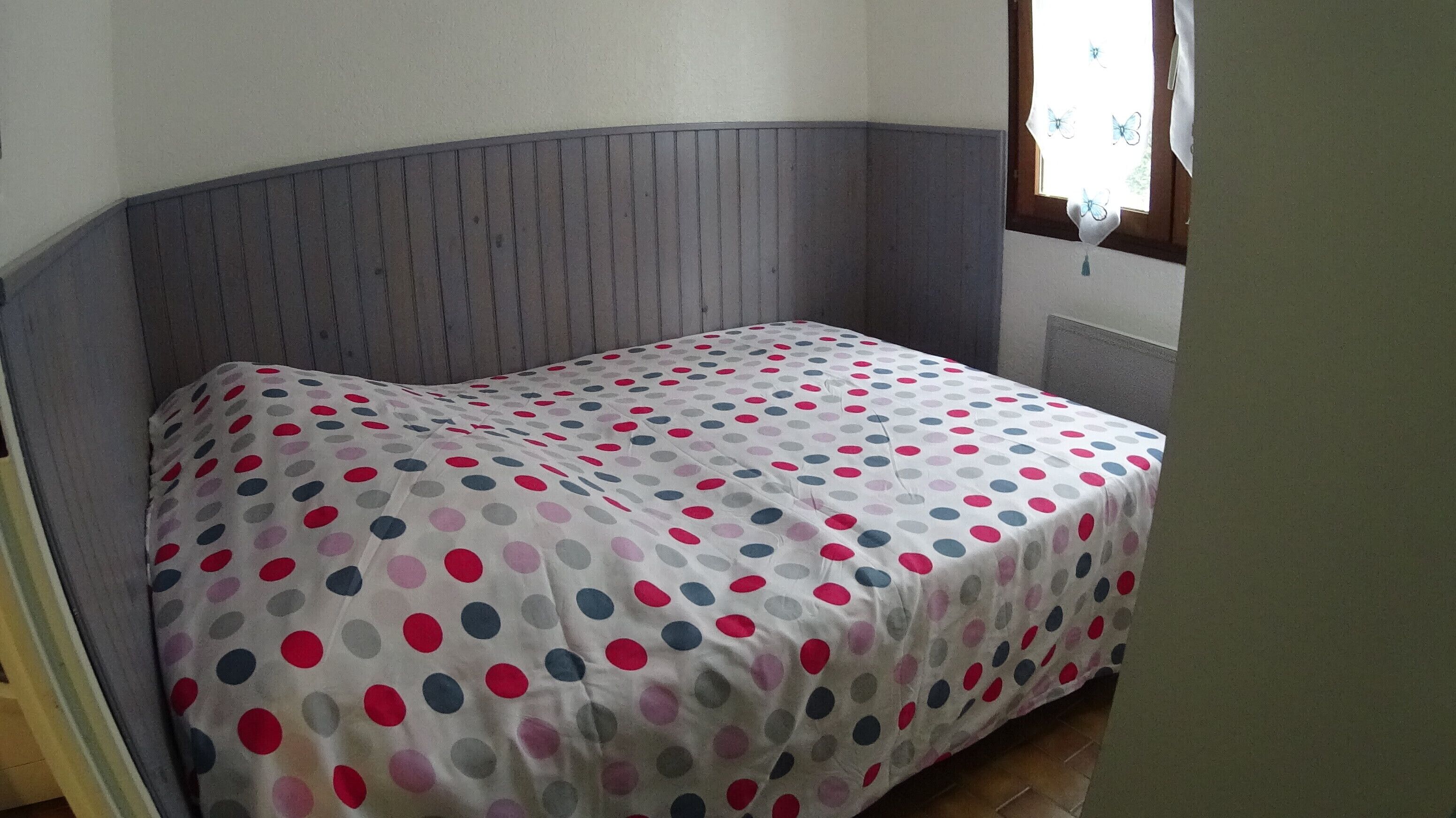 Apartment with swimming pool, 150 meters from the sea