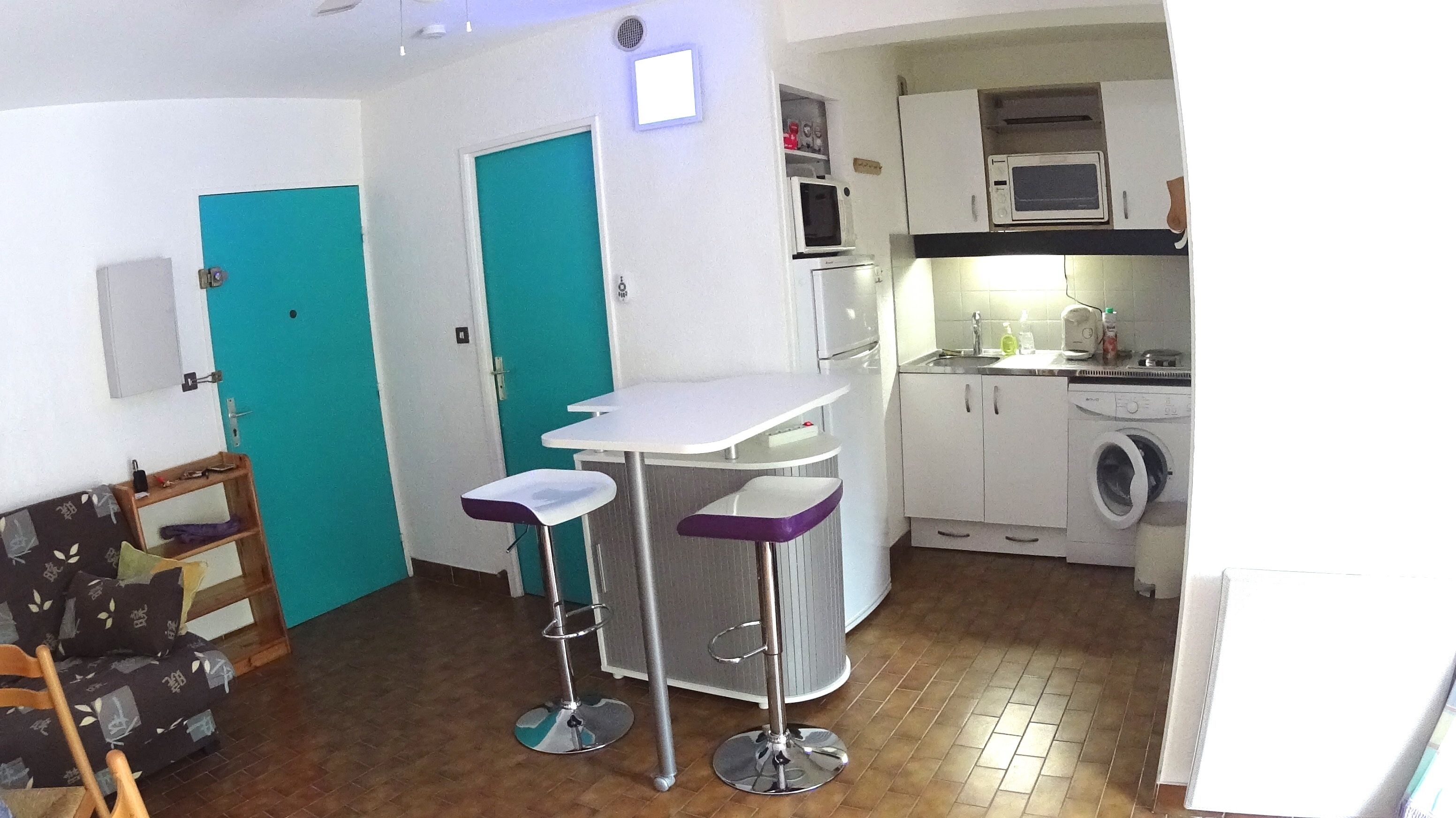 Apartment with swimming pool, 150 meters from the sea