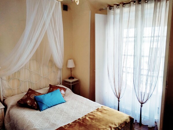 2 chambres, fer et planche à repasser, draps fournis