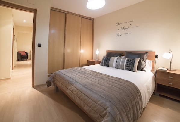 2 bedrooms, iron/ironing board, Internet, bed sheets - SW Andrés Pérez City Center (Málaga)